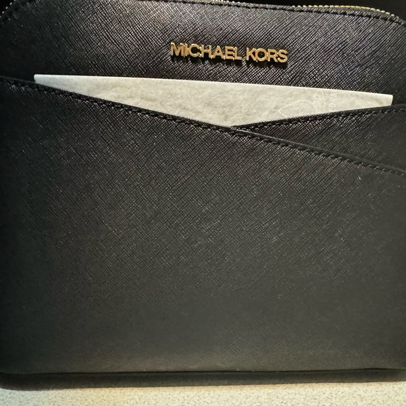 Authentic Michael Kors Jet Set Travel Medium Leather Cross Dome Bag CrossbodyNWT - Picture 1 of 8